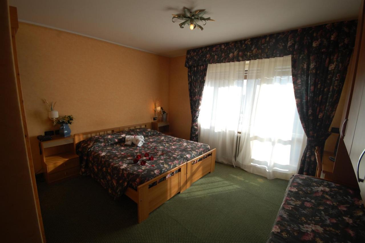 Chalet Fiocco Di Neve Pinzolo Bagian luar foto