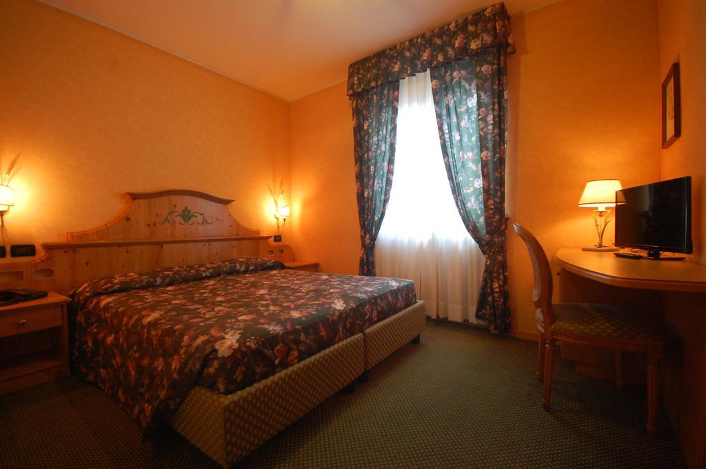 Chalet Fiocco Di Neve Pinzolo Bagian luar foto